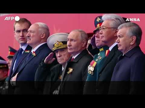 Giorno della Vittoria, Putin: “La nostra festa sacra, gioiosa e piu’ importante”