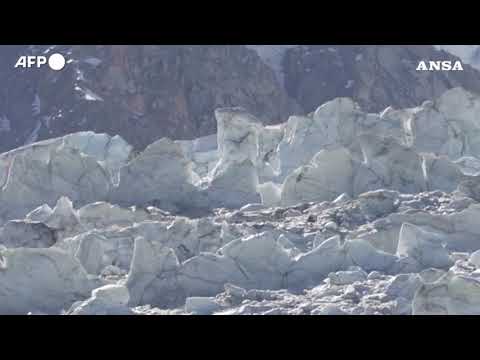L’inesorabile scioglimento del ghiacciaio Bossons nella valle di Chamonix