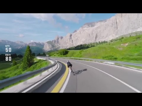 Sfreccia in bici a oltre 80 km orari sul Passo Sella: il video dell’influencer. «Un pericolo per …