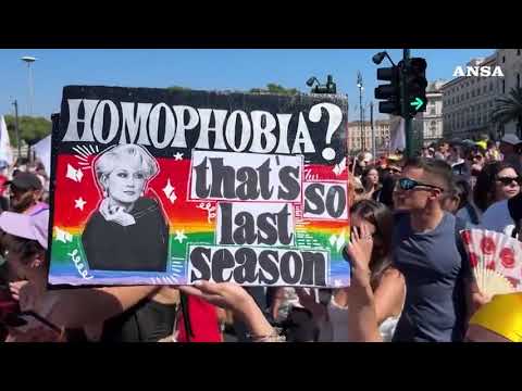 Roma Pride, decine di migliaia di partecipanti alla marcia Lgbtqia+