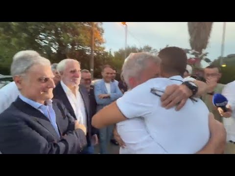 L’abbraccio tra Vannacci e Alemanno