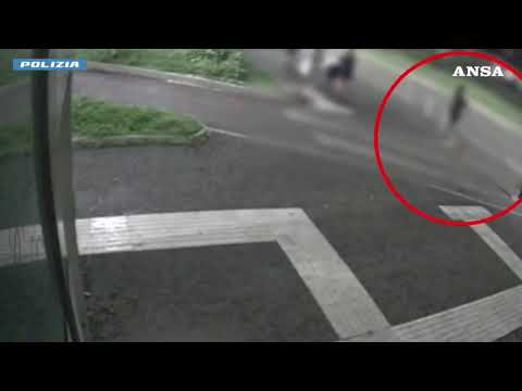 Rapinarono turista con disabilità e la moglie, due fermi a Milano