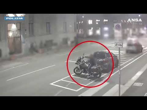 Polizia arresta i Bonnie and Clyde dei furti di moto di lusso in centro a Milano