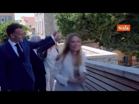 “Giorgia! Giorgia! Giorgia!”, cori e applausi per Meloni al museo di Antibes