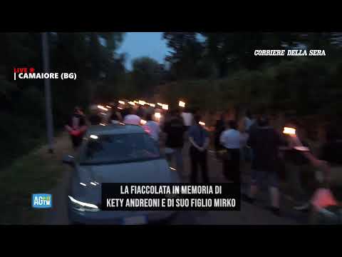 Camaiore, La fiaccolata in memoria di Kety Andreoni e di suo figlio Mirko