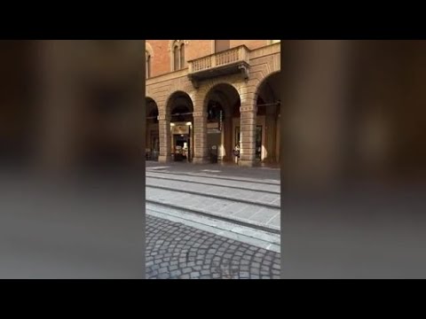 Il video, Ivan Zazzaroni passeggia nel centro di Bologna tra nostalgia e critiche: «Non la ricono…