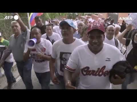 Corteo a Caracas per chiedere liberta’ dei detenuti politici ed elezioni