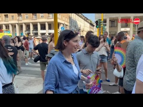 Milano Pride 2026, Schlein arriva a sorpresa e canta ‘maledetta primavera’