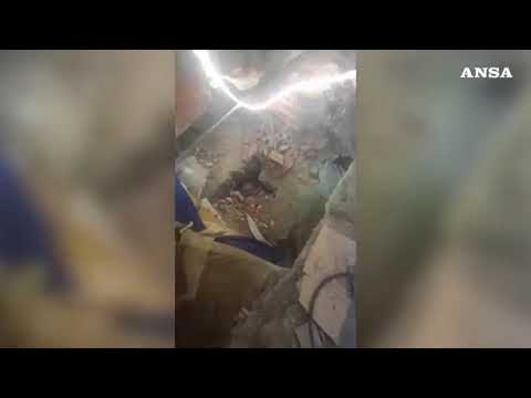 Venezuela, madre e figli sotto le macerie: le operazioni all’interno della struttura
