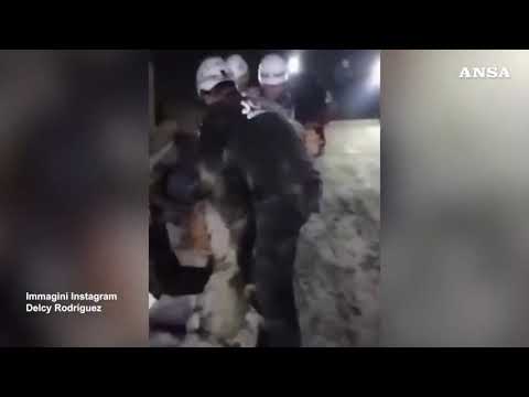 Estratto vivo un bambino di 3 anni a 6 giorni dal sisma in Venezuela
