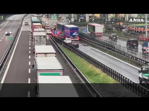 Traffico intenso sull’Autobrennero dopo la festivita’ in Austria