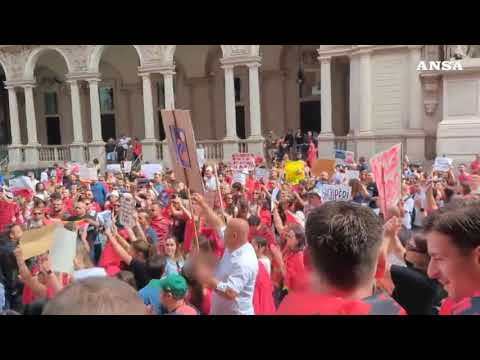 “Flamingo Revolution”, a Milano protesta contro il resort di Kushner in Albania