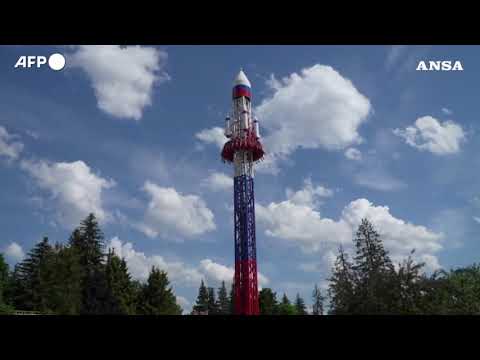 La Russia inaugura al luna park di San Pietroburgo la giostra “Oreshnik”