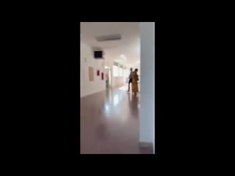 Bari, il tributo degli studenti al prof che va in pensione: «Oh capitano, mio capitano!». E il vi…