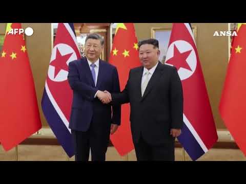 A Pyongyang il summit tra Kim e Xi, calorosa accoglienza per il leader cinese
