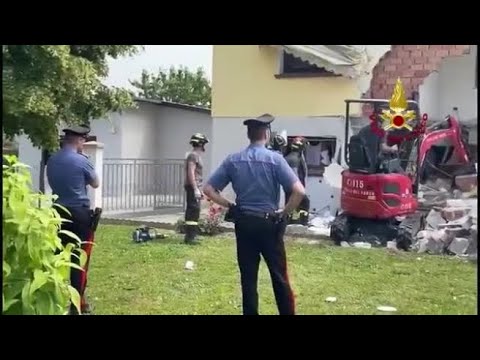 Scoppia bombola di gas a Teglio Veneto, una vittima: il video della casa distrutta dall’esplosione