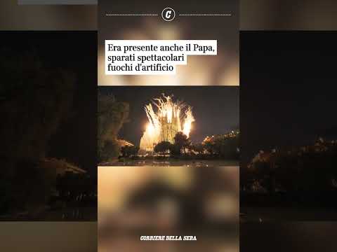 Alla Sagrada Familia i droni formano il volto di Gaudì: spettacolo all’inaugurazione della Torre di…