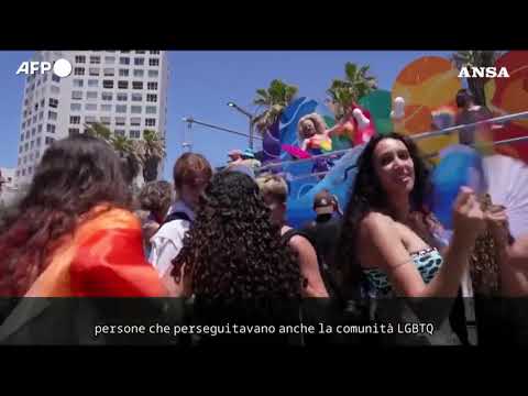 In Israele, la prima parata del Pride a Tel Aviv dopo gli attacchi del 7 ottobre