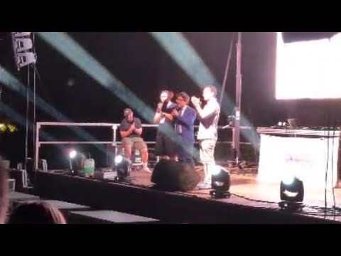 Il sindaco Nicoletti sprona gli studenti dal palco, ma lo fa a suon di parolacce: polemica a Mate…