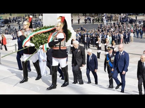 Il presidente Mattarella rende omaggio al Milite Ignoto all’Altare della Patria