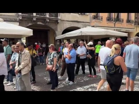 Festa di Sant’Antonio, la processione in città con migliaia di fedeli. E online si può «toccare» …