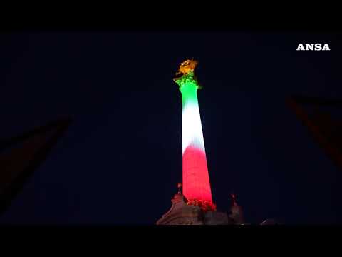 2 giugno, a Kiev il Tricolore si accende sul monumento in piazza Maidan