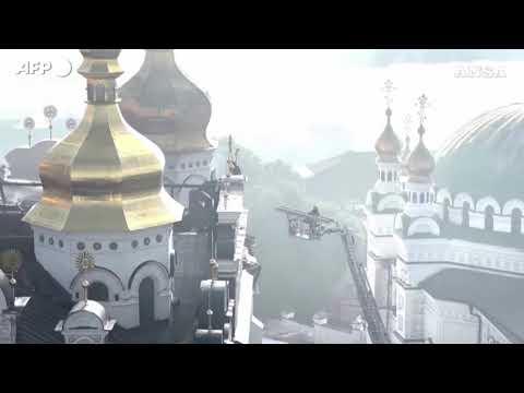 Kiev, le immagini aeree della cattedrale patrimonio Unesco dopo l’attacco russo