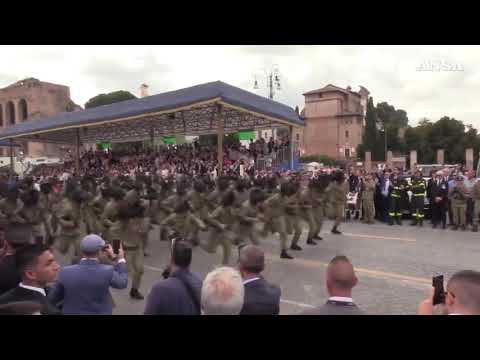 2 giugno, la corsa dei Bersaglieri alla parata militare