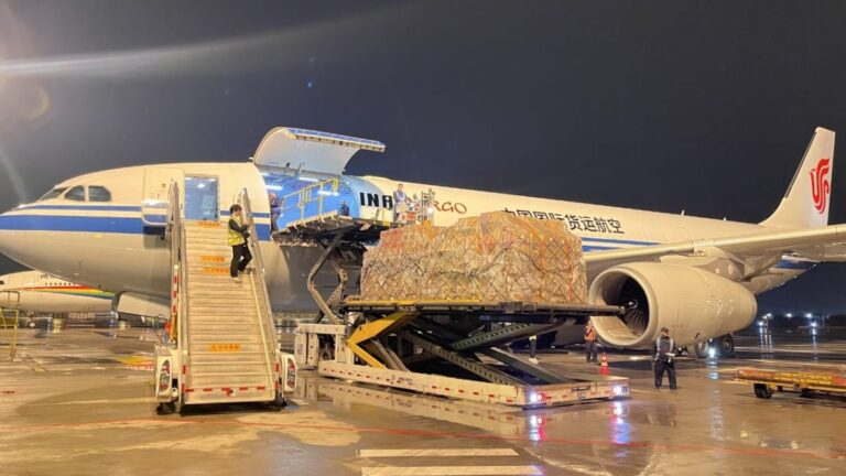 Cina, aperte 92 nuove rotte aeree cargo internazionali nel primo semestre