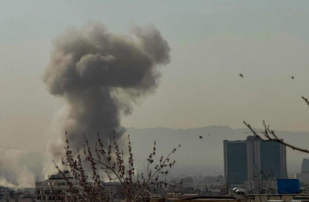 Gli Stati Uniti colpiscono 90 obiettivi in Iran, Teheran attacca basi Usa