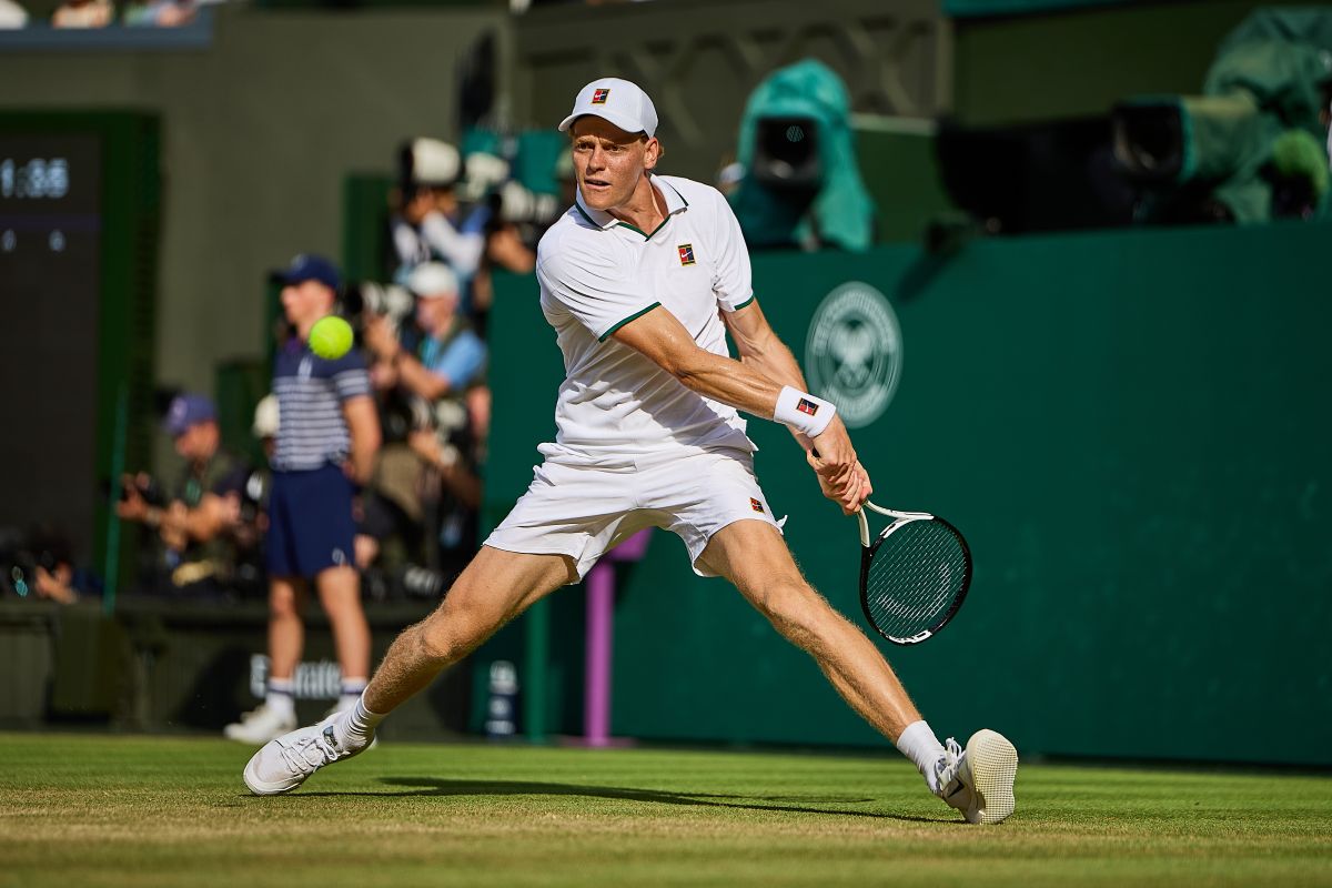 Sinner resta il re di Wimbledon, battuto Zverev in 4 set