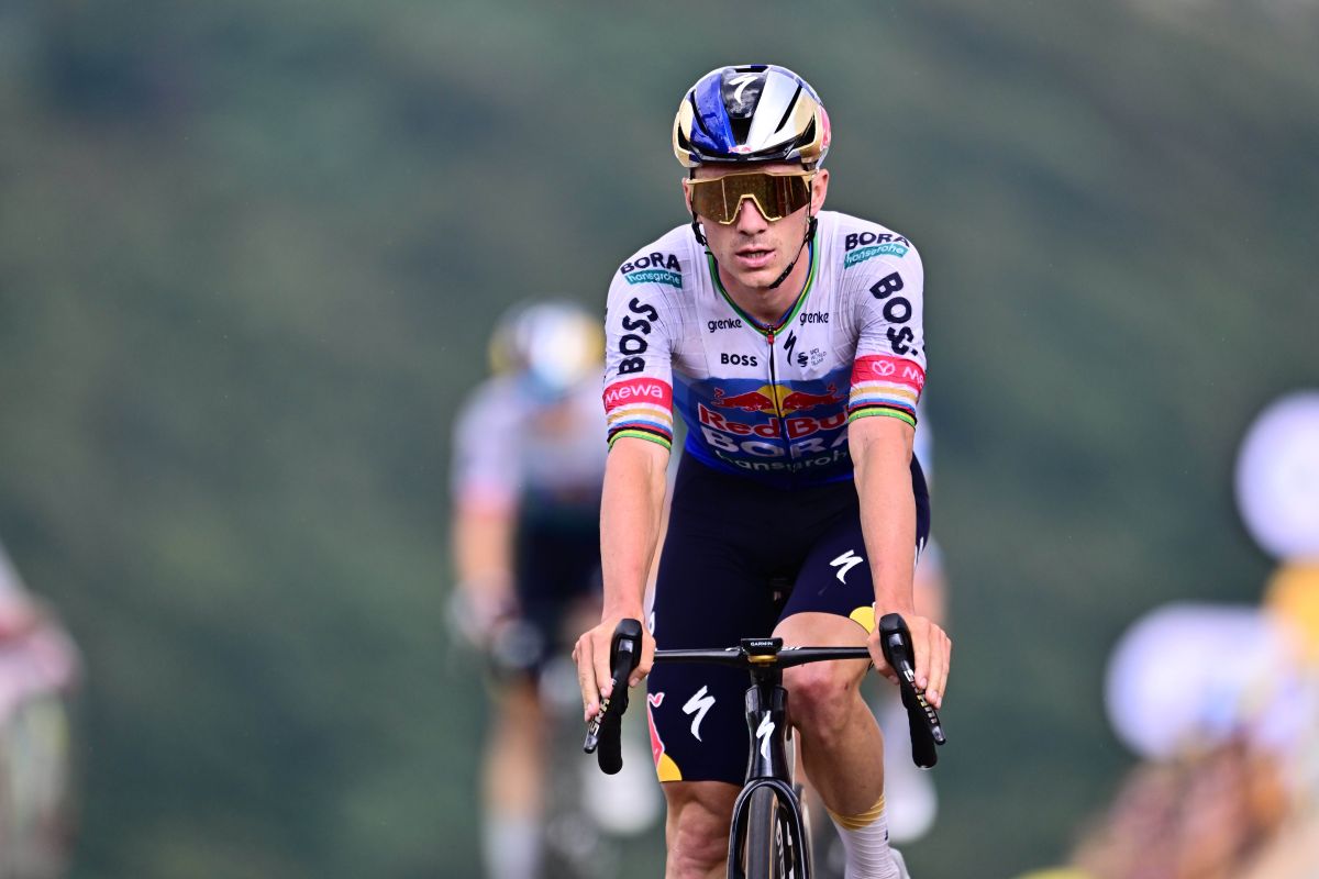 Evenepoel beffa Pogacar e vince la 15esima tappa al Tour, ritiro Vingegaard