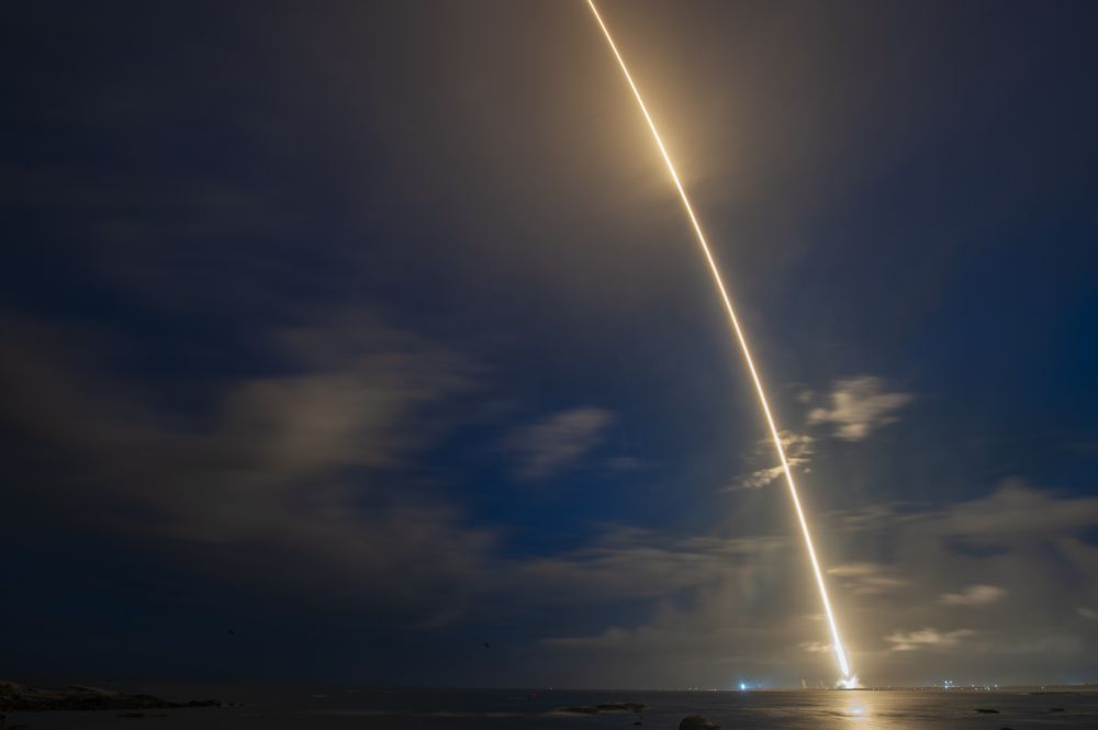 Cina, lanciato nello spazio un nuovo satellite per la trasmissione dati