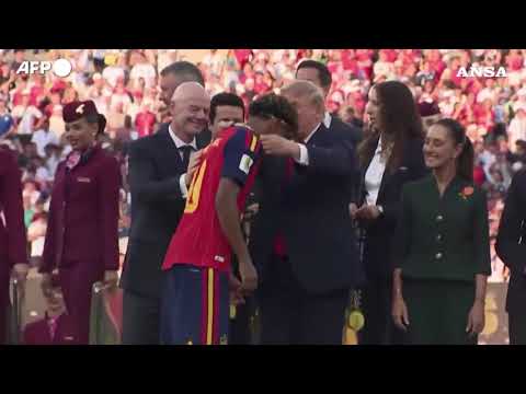 Mondiali 2026, Trump e Infantino consegnano la Coppa del Mondo alla Spagna
