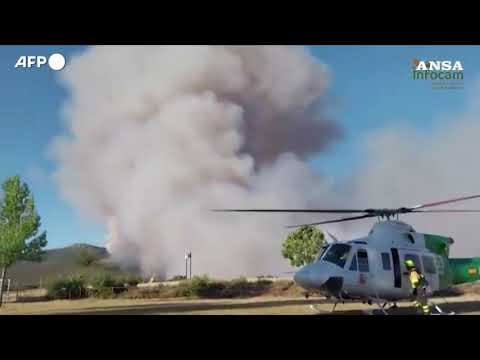 Almeno 1200 evacuati nell’incendio scoppiato a 100 km da Madrid