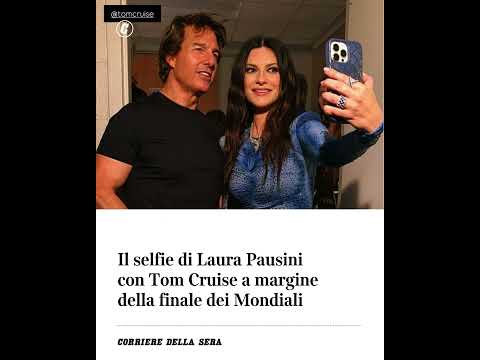 Il selfie di Laura Pausini con Tom Cruise a margine della finale dei Mondiali