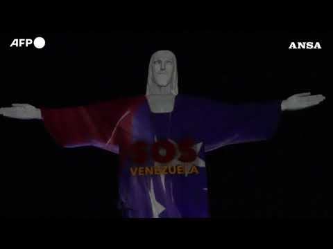 Il Cristo Redentore di Rio si illumina per le vittime del sisma in Venezuela