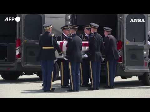 Trump alla base di Dover per ricevere i caduti in Iran