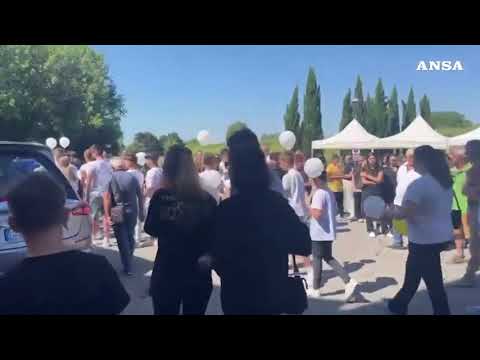 A San Stino di Livenza il funerale dell’insegnante uccisa dal nipote