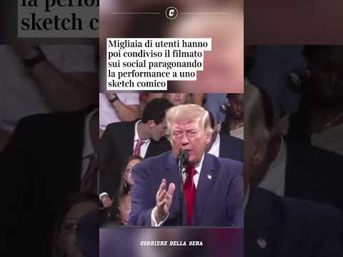 Spettatore alle spalle di Trump lo imita in diretta durante un comizio in Georgia