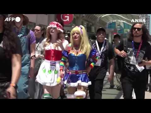 Cosplayer e appassionati di cultura pop al Comic-Con di San Diego