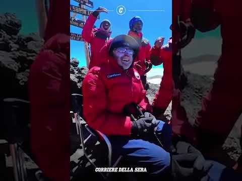 In cima al Kilimangiaro il giorno del suo 90° compleanno: mai nessuno così anziano c’era riuscito