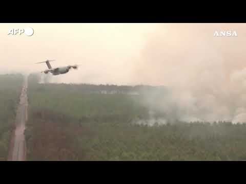 Aereo militare A400M effettua primo lancio antincendio nel sud-ovest della Francia