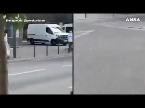 Tre feriti in un attacco con il coltello a Parigi, fermato un uomo