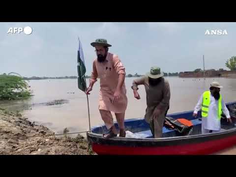 Alluvione in Pakistan, case sommerse e residenti evacuati