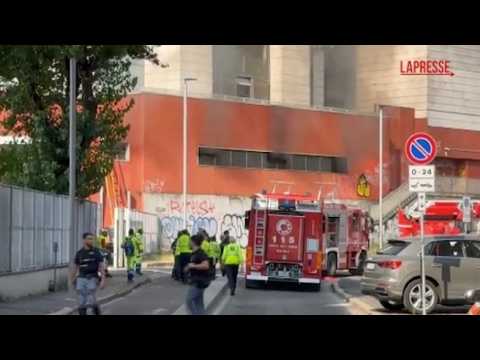 Incendio a un binario della Stazione Garibaldi di Milano: il video dei pompieri in azione