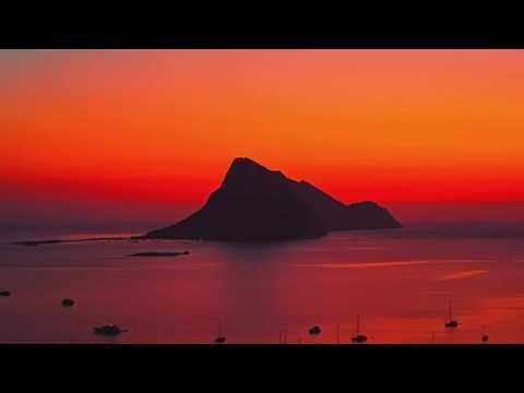 Il video dell’alba a Porto Taverna, in Sardegna