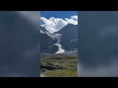 Solda, il ghiacciaio si scioglie per il caldo e frana: le immagini della valanga tra le vette del…