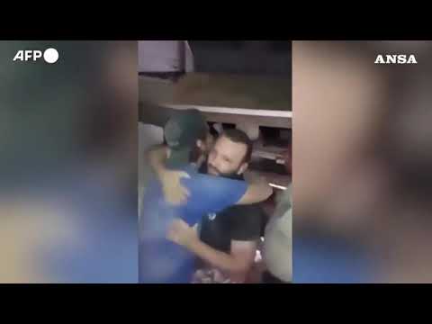 Sisma in Venezuela, la vita riemerge dalle macerie dopo giorni di silenzio