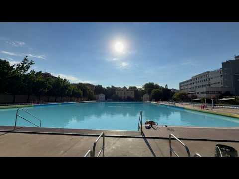 La piscina pubblica di Milano dove un 28enne è morto annegato: era entrato di notte scavalcando l…